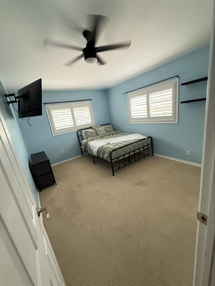 Private room/bath- Furnished