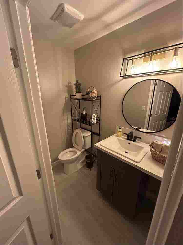 Roommate wanted, clean, mature