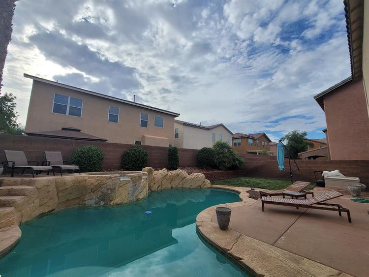 House with private pool