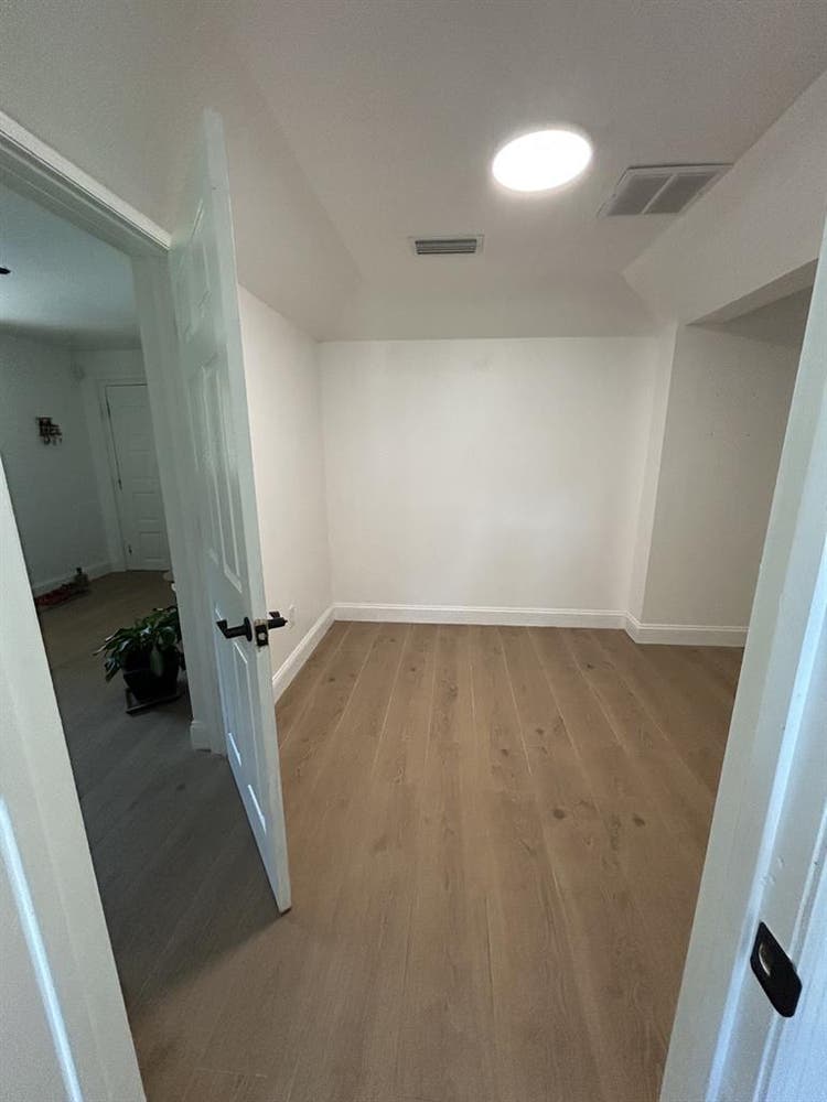 Masterbedroom w/ All Utilities