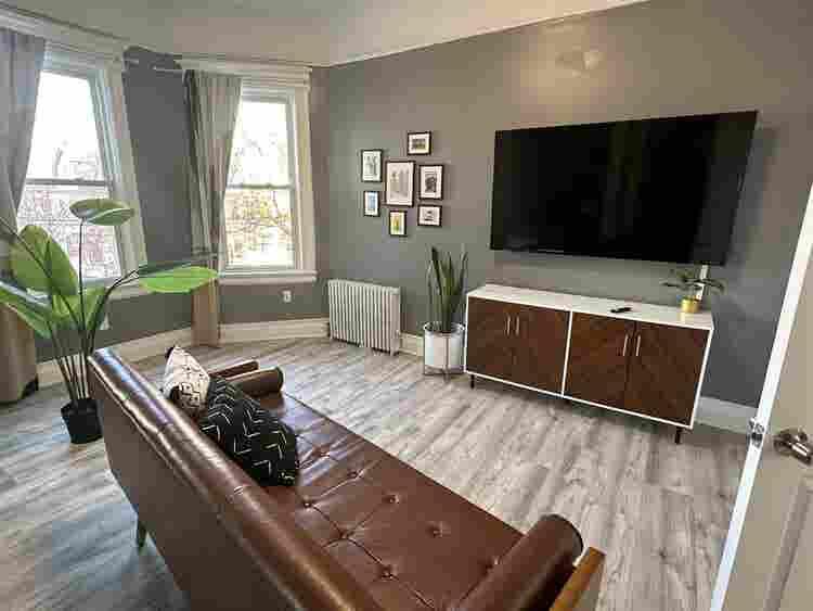 Upscale Room in Beautiful Nwk Apt
