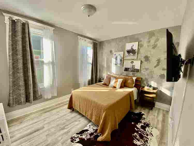 Upscale Room in Beautiful Nwk Apt