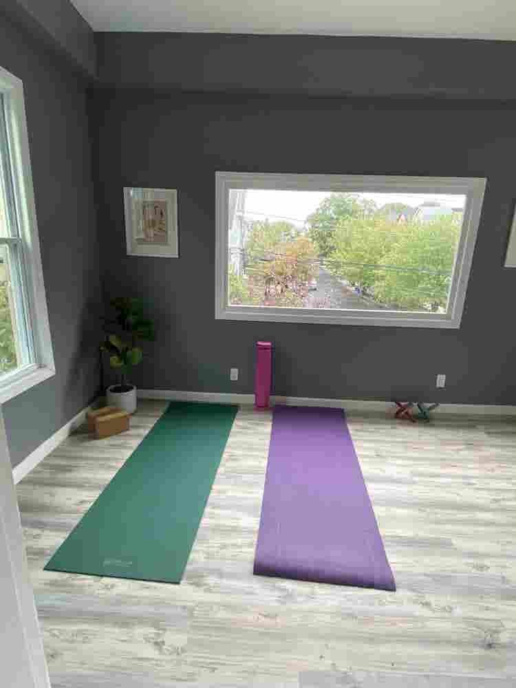 Upscale Room in Beautiful Nwk Apt