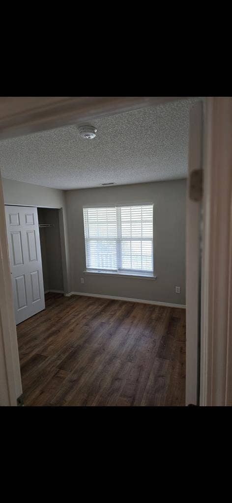 Looking for roomate in Clayton.