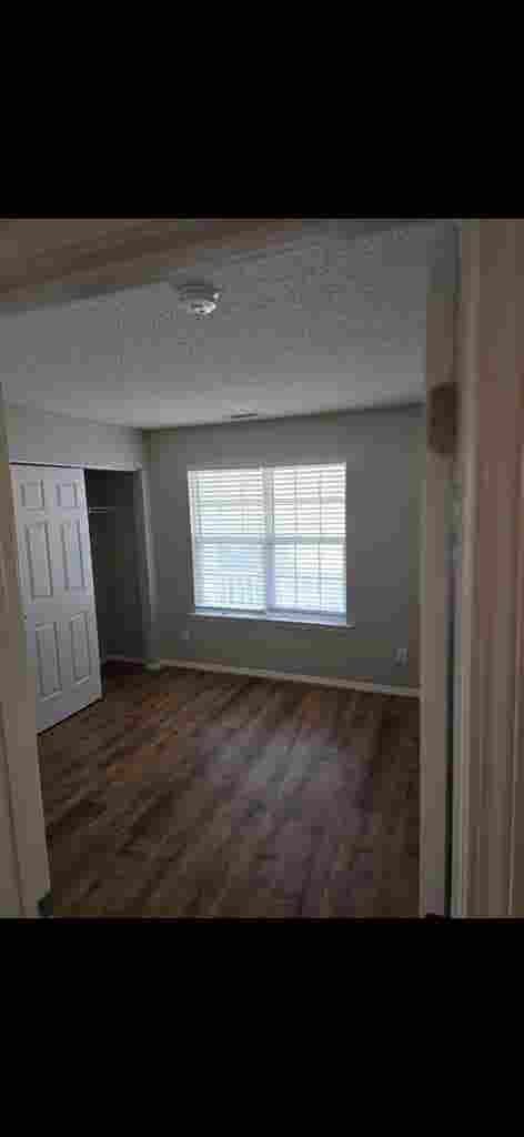 Looking for roomate in Clayton.