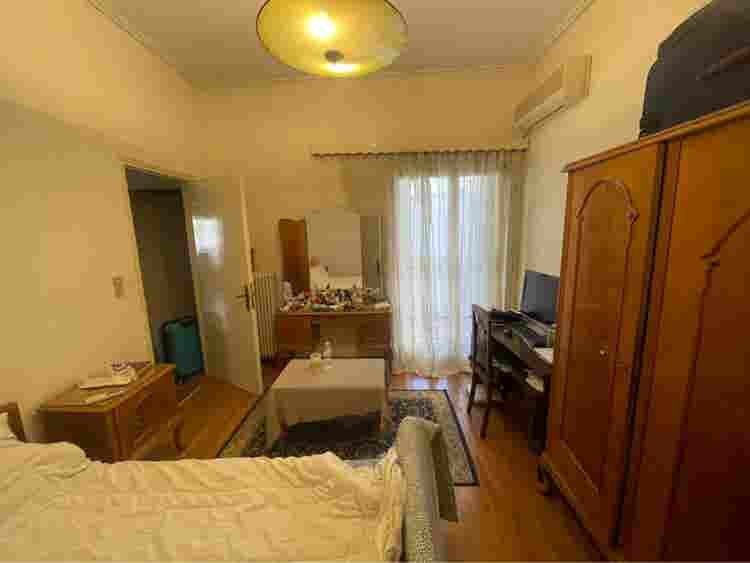 Room In Neos kosmos