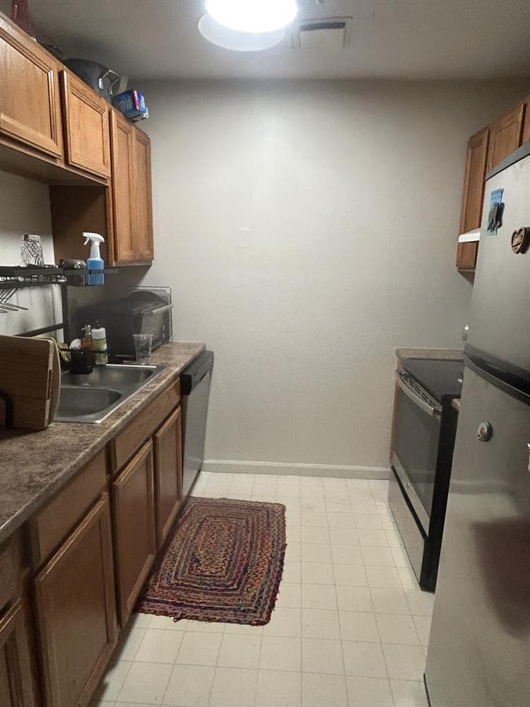 Looking for a roommate!