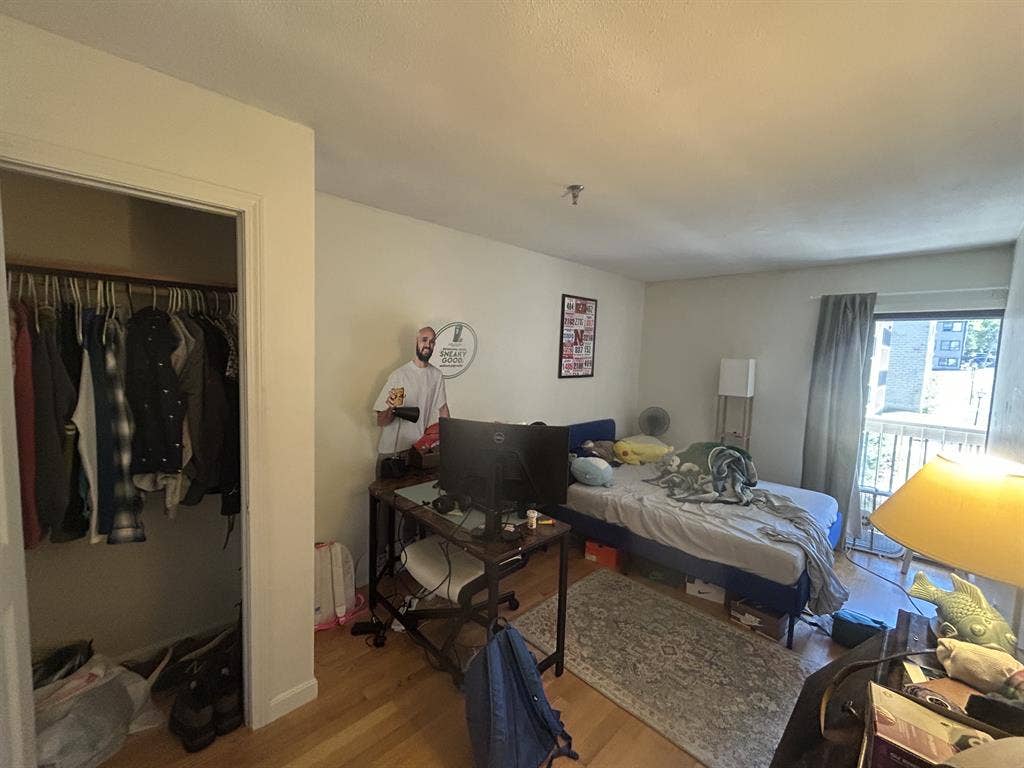 Looking for a roommate!