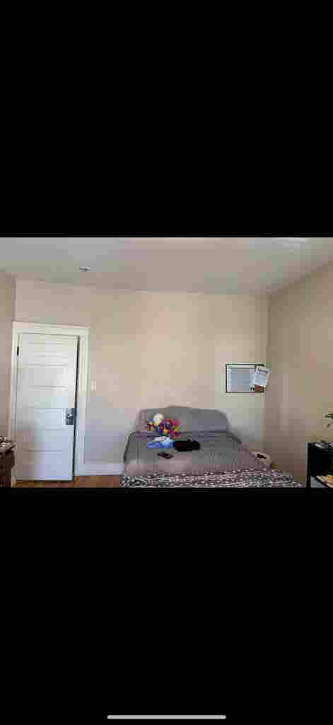 Clean spacious room listing