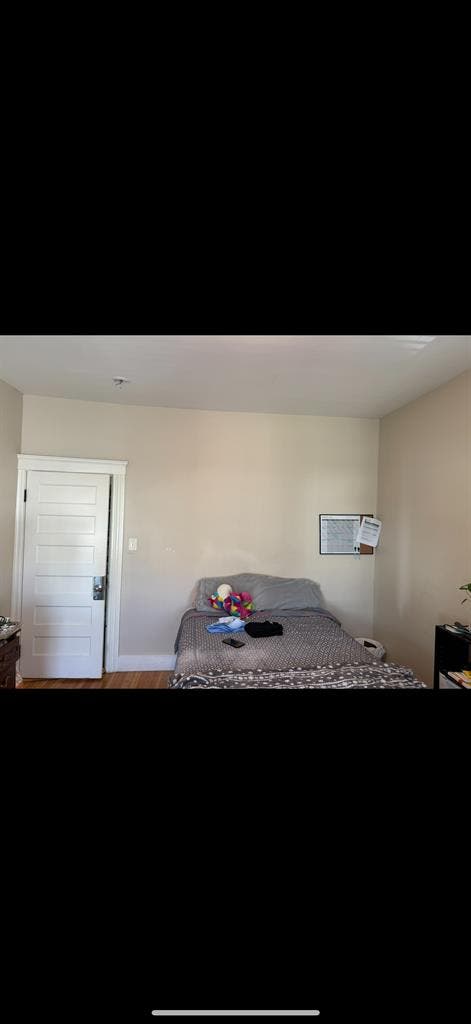 Clean spacious room listing