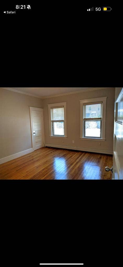 Clean spacious room listing