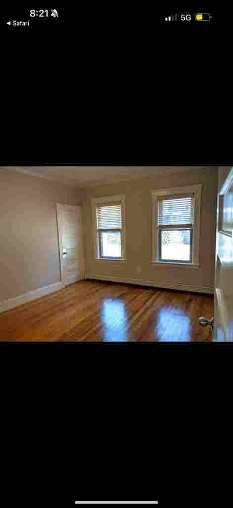 Clean spacious room listing