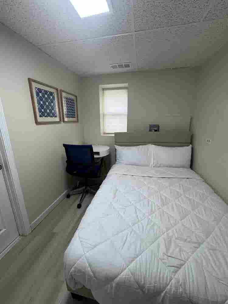 Cozy lower level 1bedroom unit