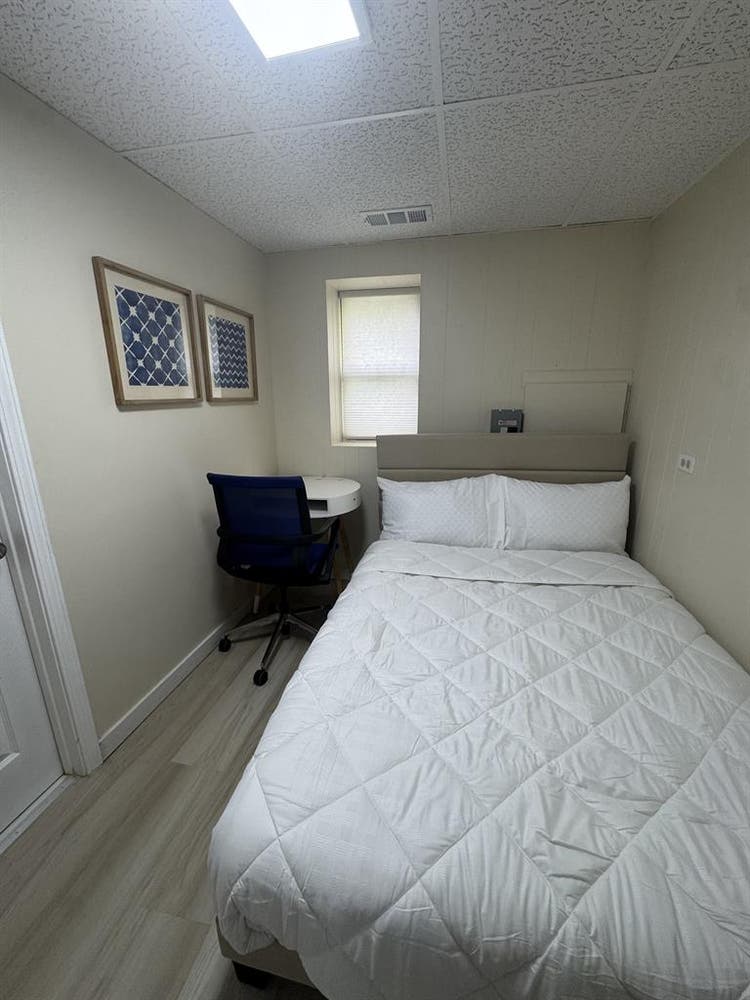 Cozy lower level 1bedroom unit