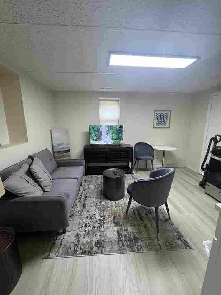 Cozy lower level 1bedroom unit