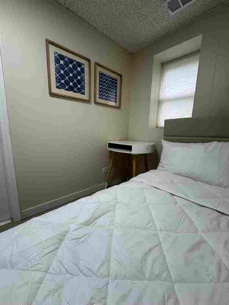 Cozy lower level 1bedroom unit