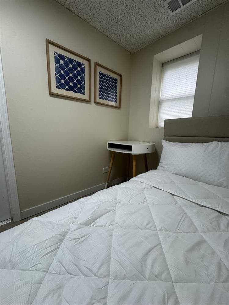Cozy lower level 1bedroom unit