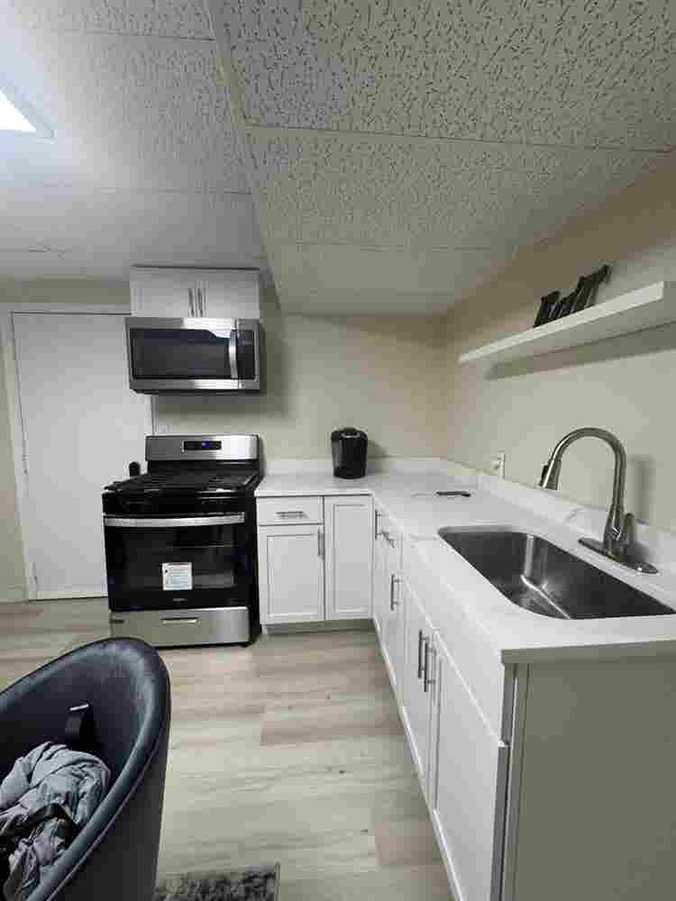 Cozy lower level 1bedroom unit