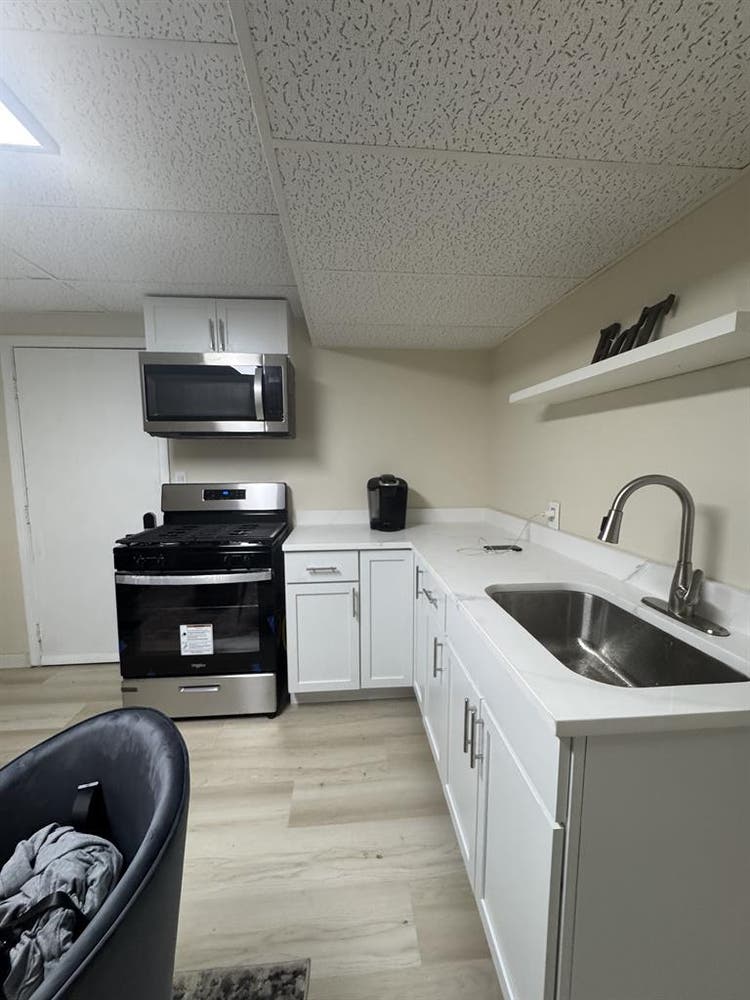 Cozy lower level 1bedroom unit