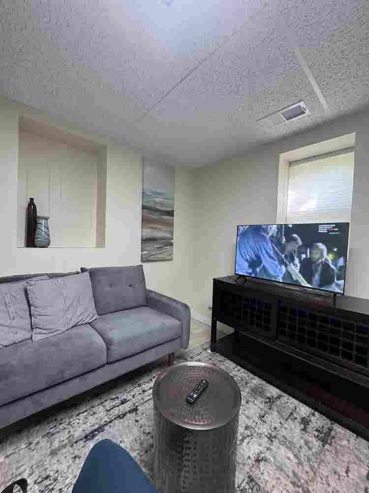 Cozy lower level 1bedroom unit