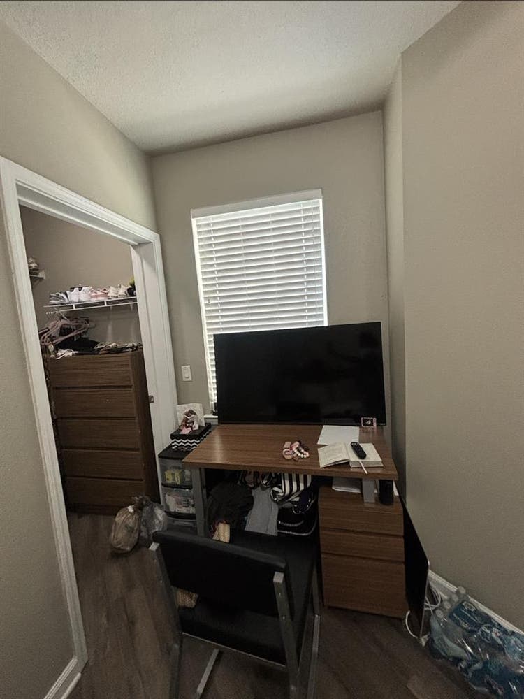 Student housing: all female unit