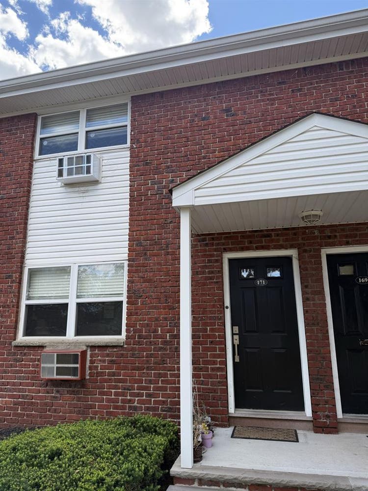 Room for Rent - 2 Bedroom Townhouse