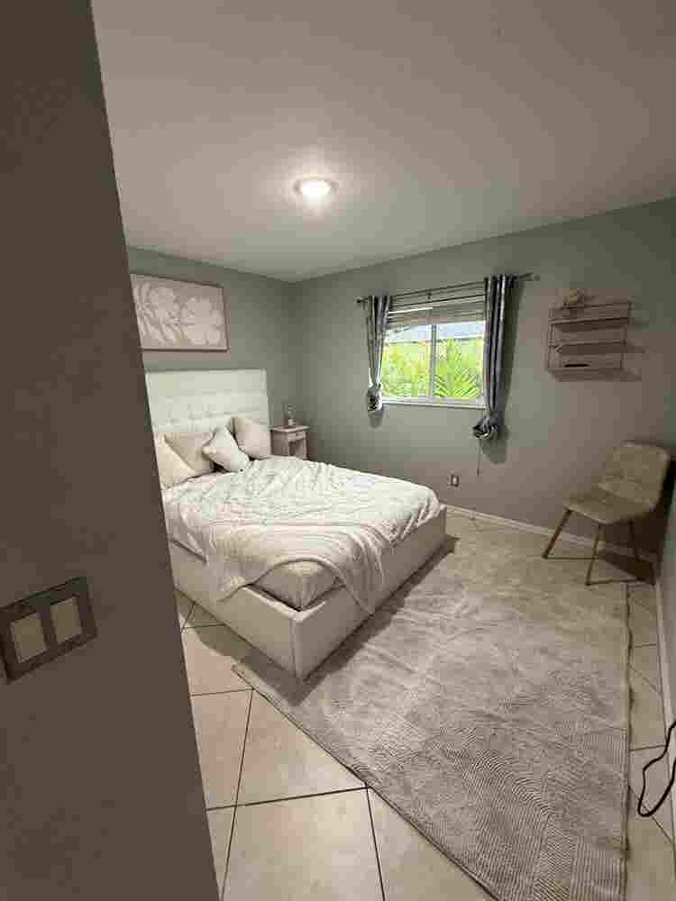 Room For Rent/Roomate