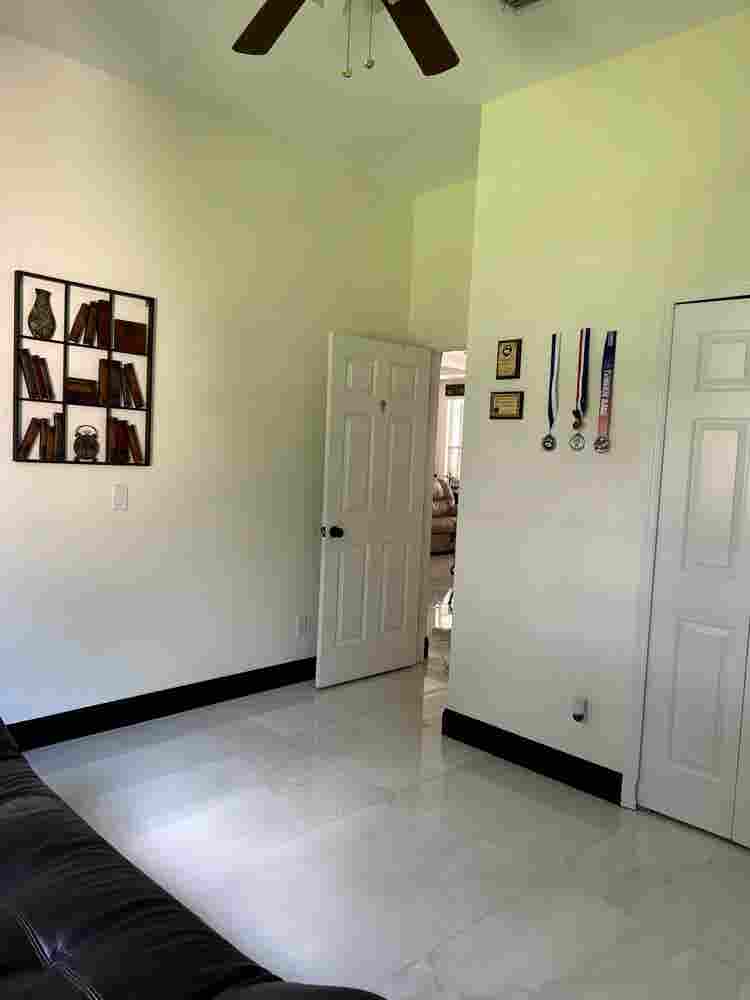 ROOM IN HEATHROW COMMUNITY