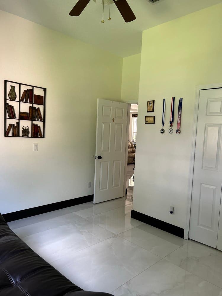 ROOM IN HEATHROW COMMUNITY