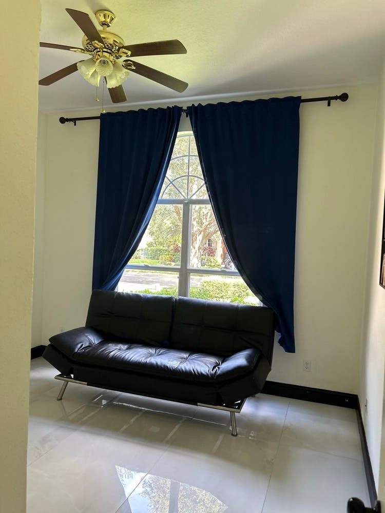 ROOM IN HEATHROW COMMUNITY