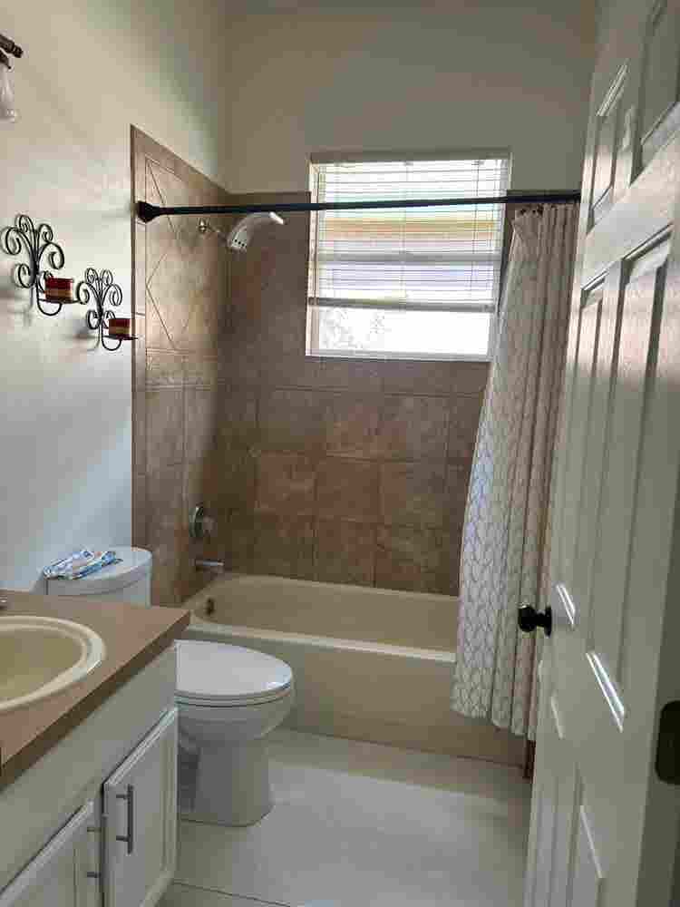 ROOM IN HEATHROW COMMUNITY