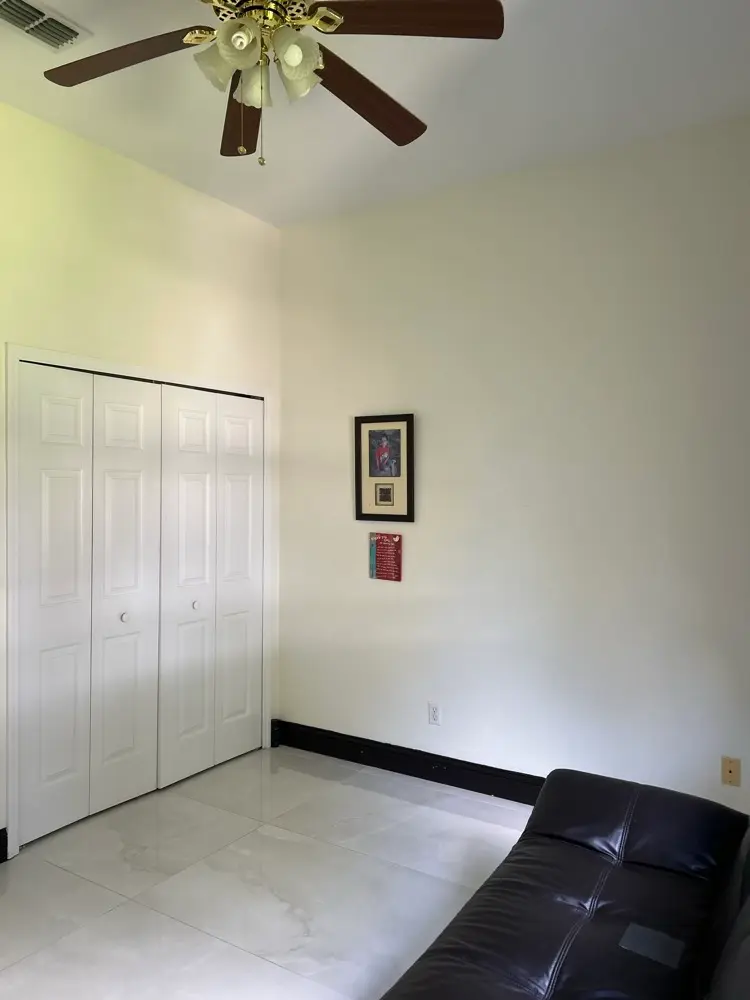 ROOM IN HEATHROW COMMUNITY