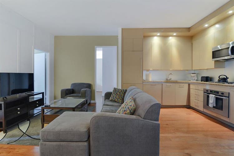 ✨Fully Furnished Room in Midtown✨