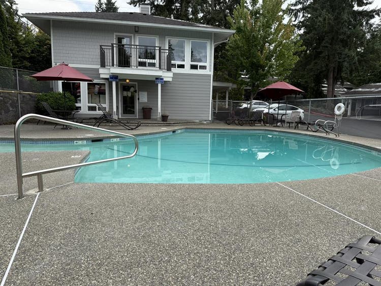 Looking for female roommate