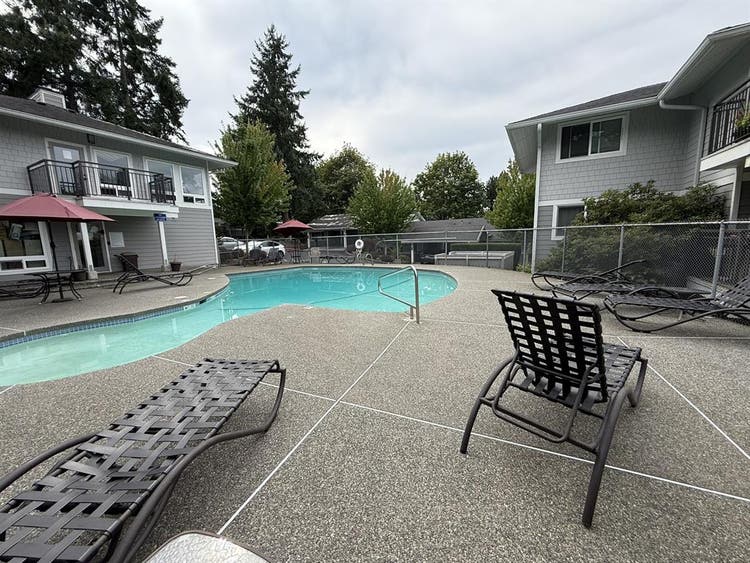 Looking for female roommate