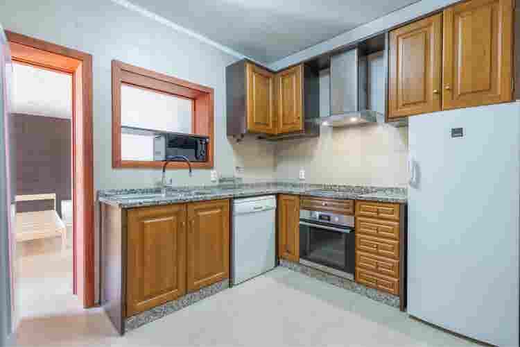 Arrendo quarto moradia T4