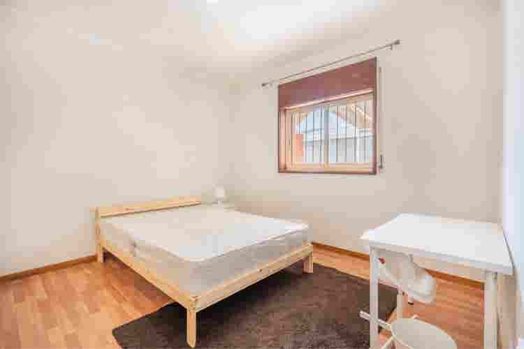 Arrendo quarto moradia T4