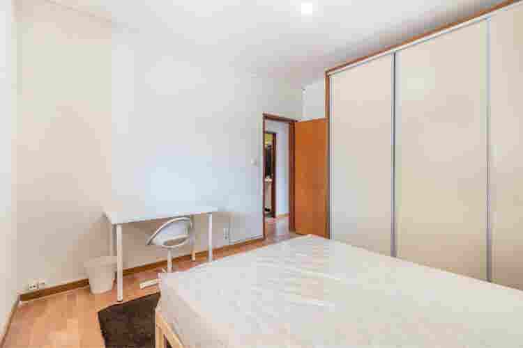 Arrendo quarto moradia T4