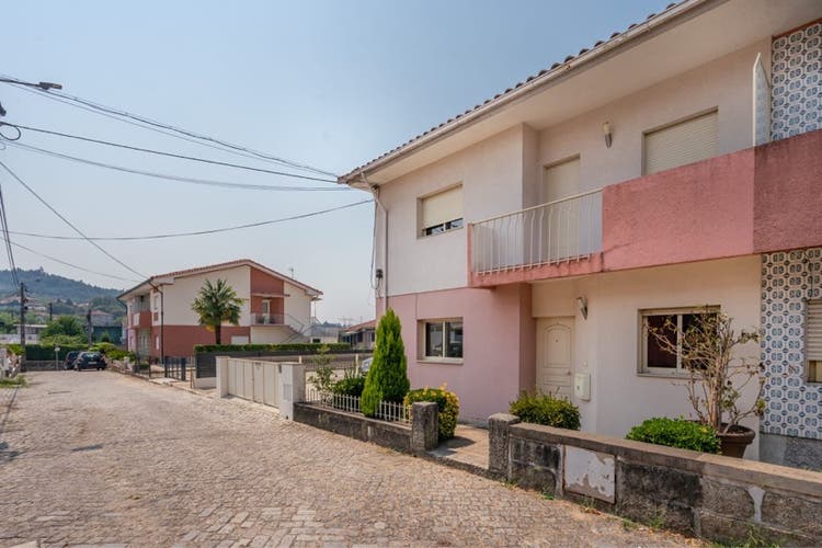 Arrendo quarto moradia T4