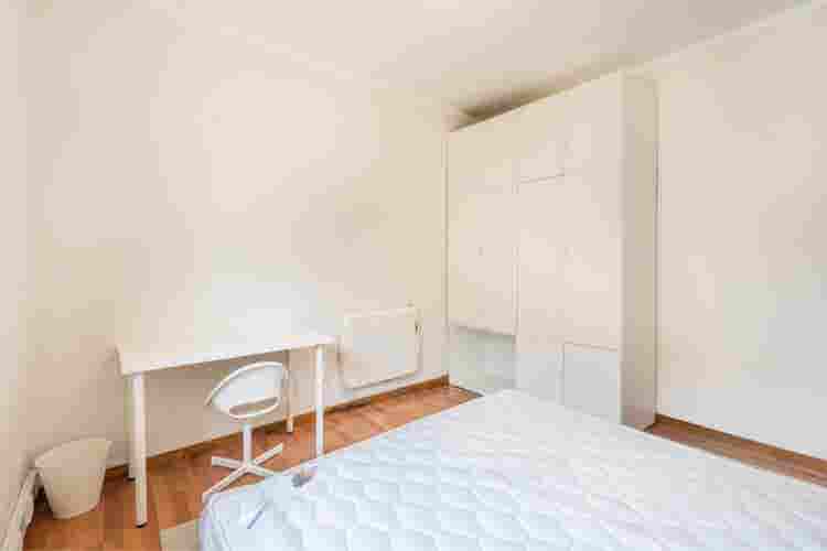Arrendo quarto moradia T4