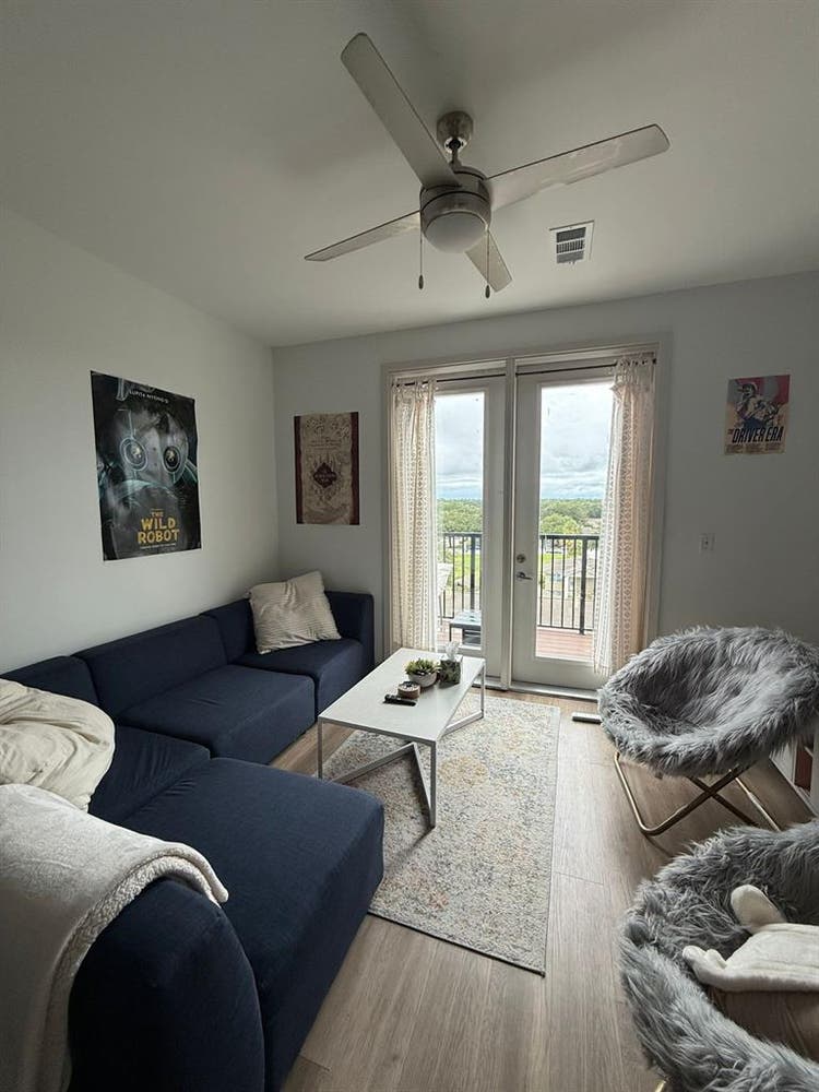 Looking for Female roommate
