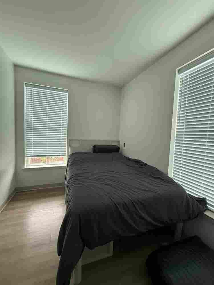 Looking for Female roommate