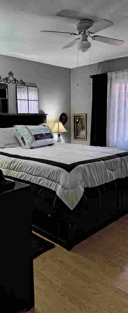 CLEAN, QUIET EXECTIVE HOME