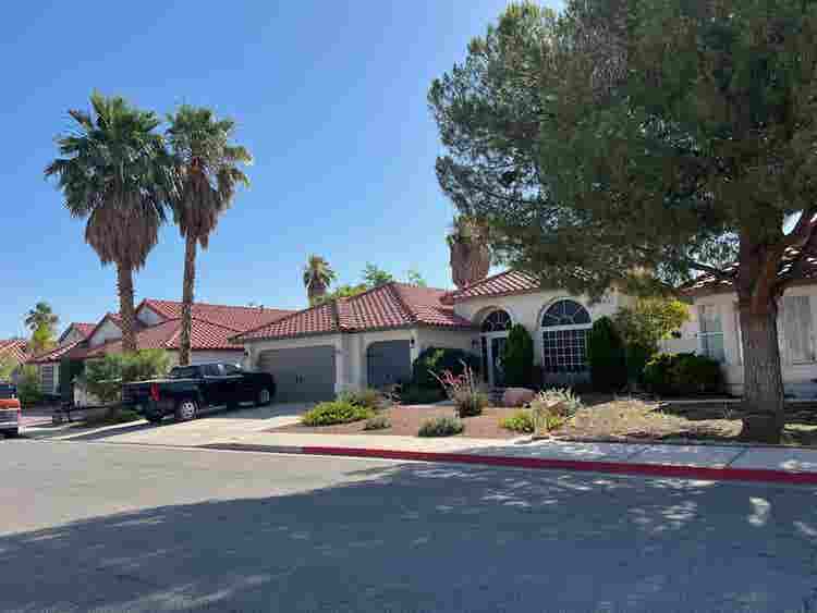 CLEAN, QUIET EXECTIVE HOME