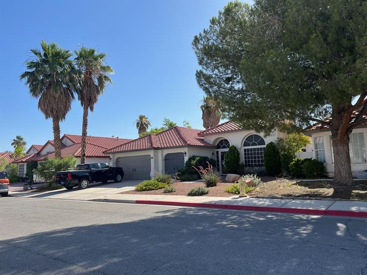 CLEAN, QUIET EXECTIVE HOME