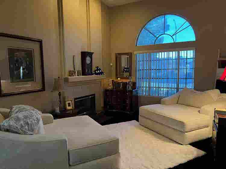 CLEAN, QUIET EXECTIVE HOME