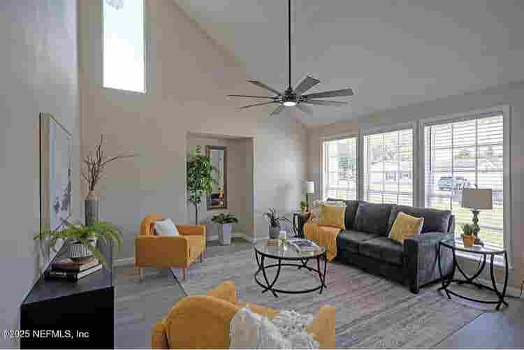 Master bedroom for rent in Mandarin