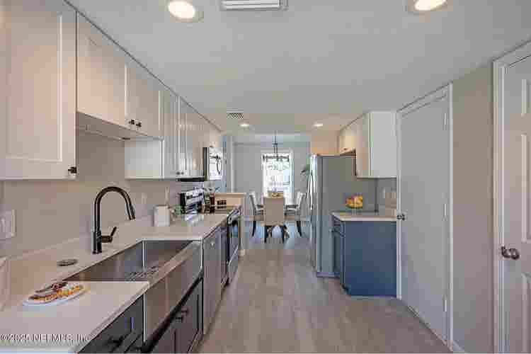 Master bedroom for rent in Mandarin