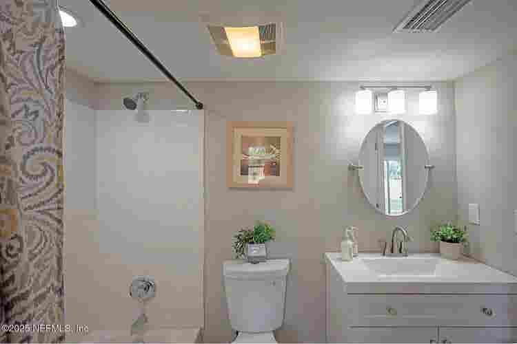 Master bedroom for rent in Mandarin