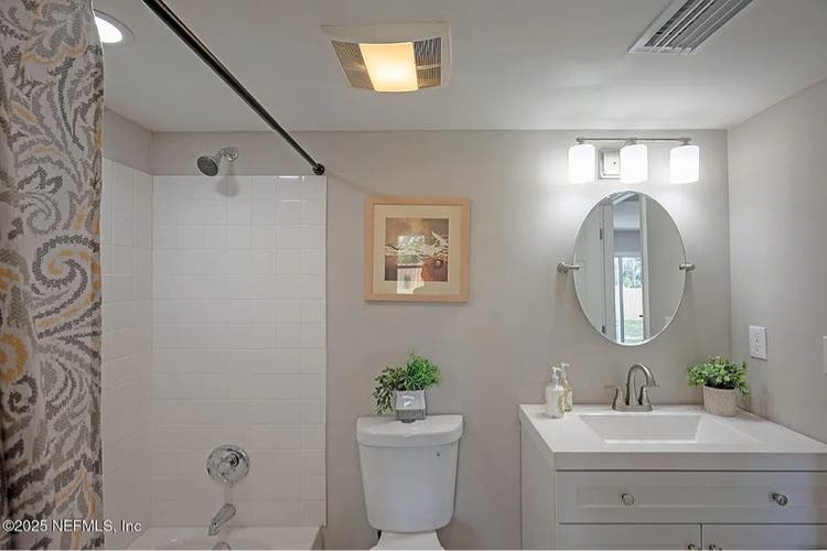 Master bedroom for rent in Mandarin